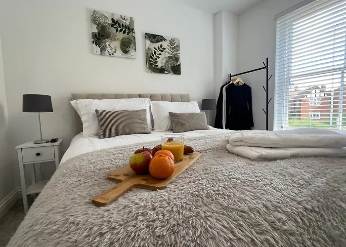 Luxury 2-Bed Warwickshire Gem