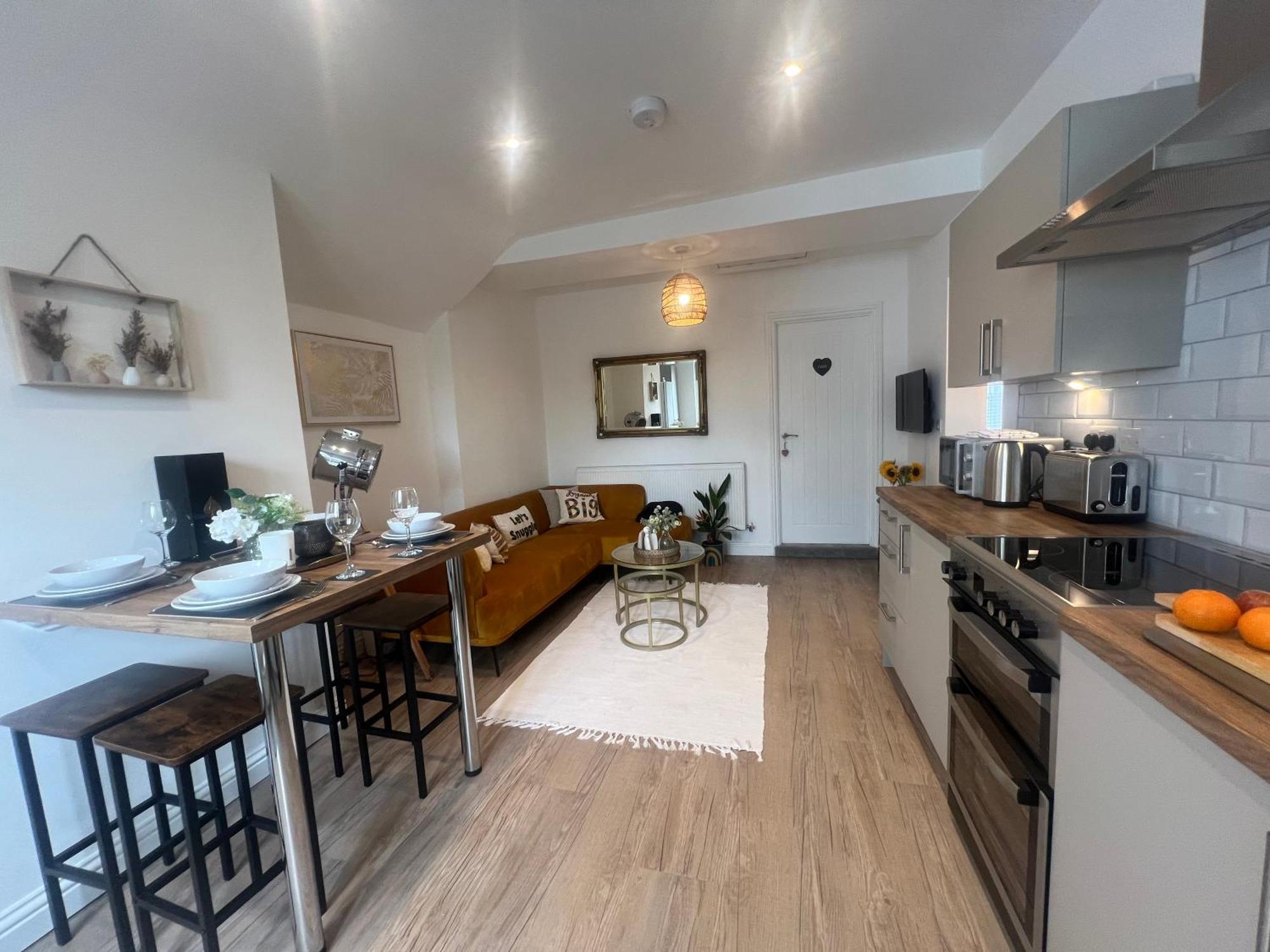 Luxury 2-bed Warwickshire Gem Apartment *