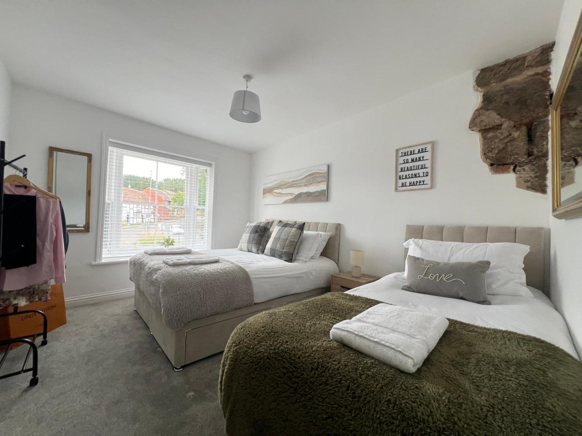 Luxury 2-bed Warwickshire Gem
