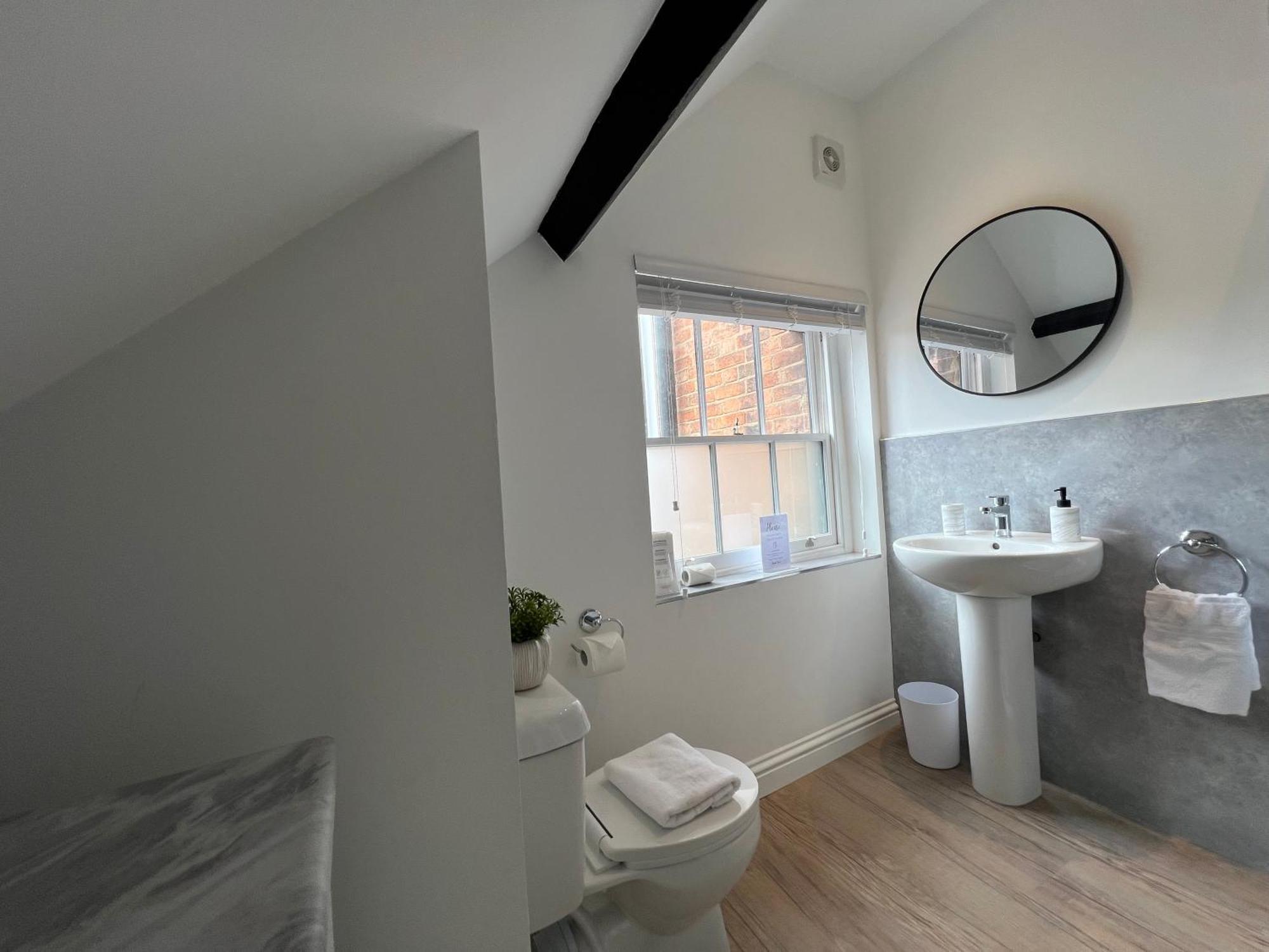 Luxury 2-bed Warwickshire Gem Apartment *